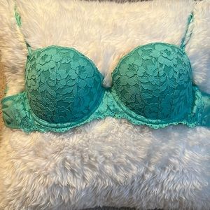 Victoria's Secret Bra style: date push up size: 32D